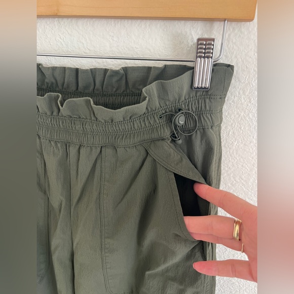 ATHLETA trekkie pants olive green athleisure joggers / size 2 - Picture 6 of 9